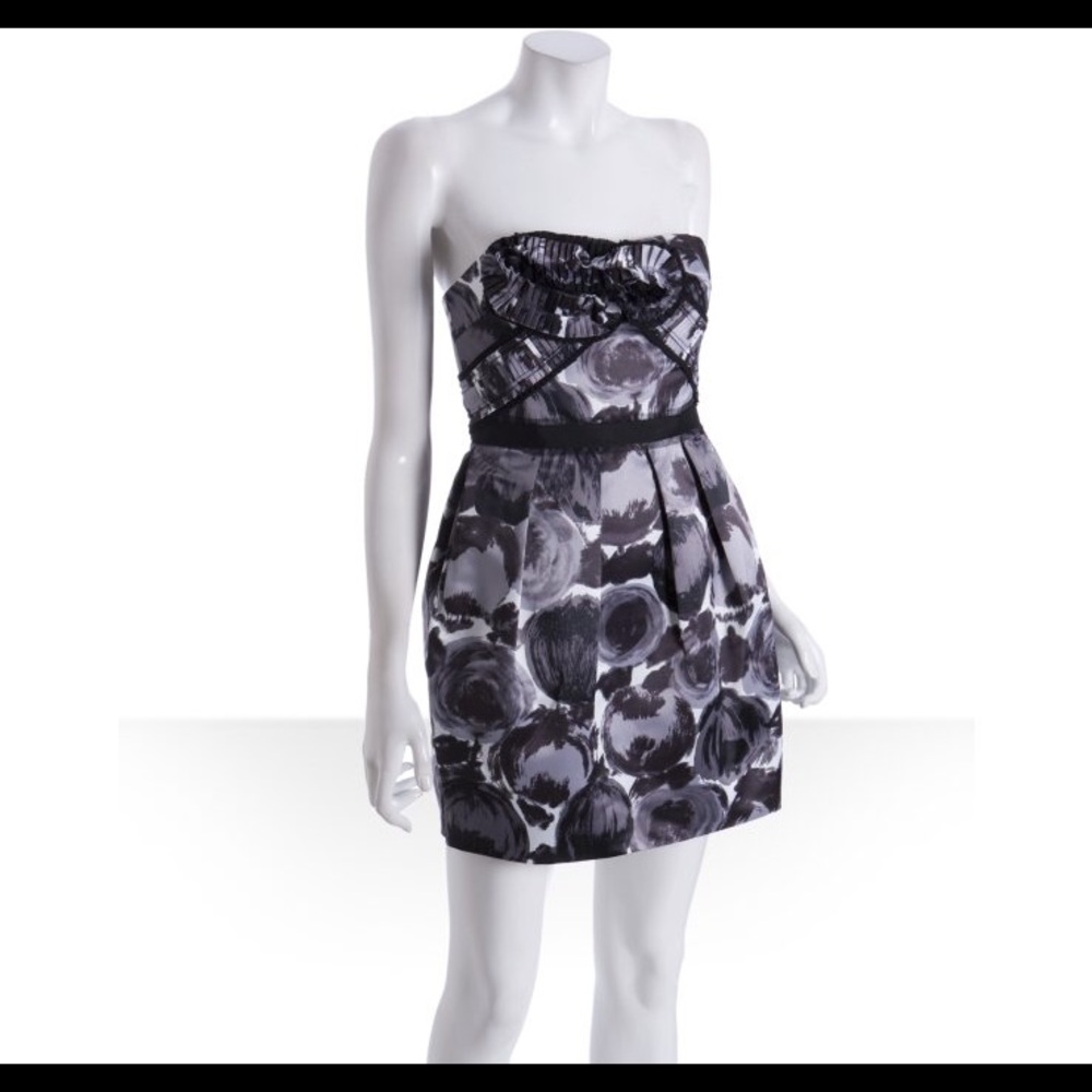 BCBGMAXAZRIA strapless pleated cocktail dress